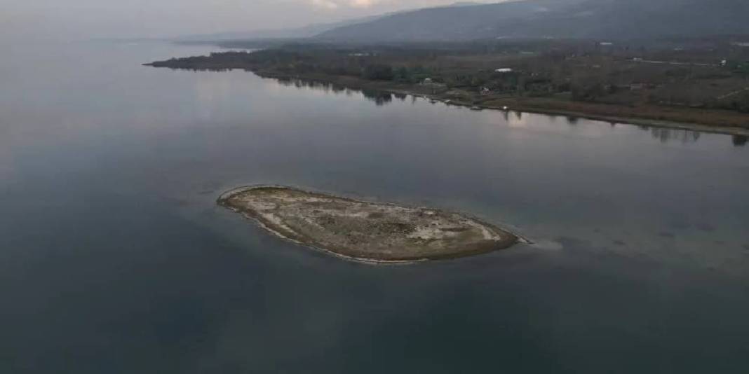 Sapanca Gölü’nde su seviyesi düştü, adacıktaki kalıntılar heyecanlandırdı! Ayasofya’dan bile eski olabilir: Kazılar başladı 1